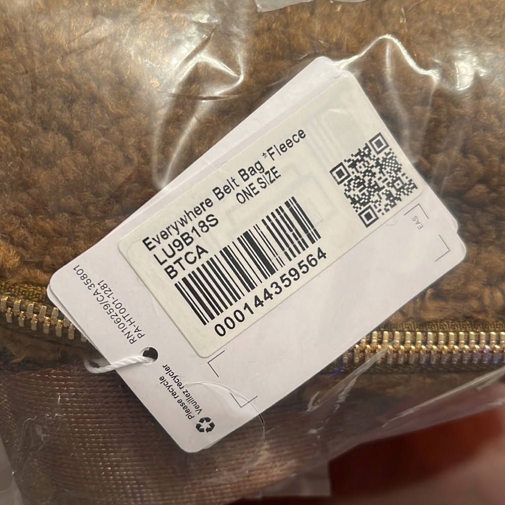FIRM! lululemon Fleece Everywhere Belt Bag 1L (Brown) - Picture 10 of 11